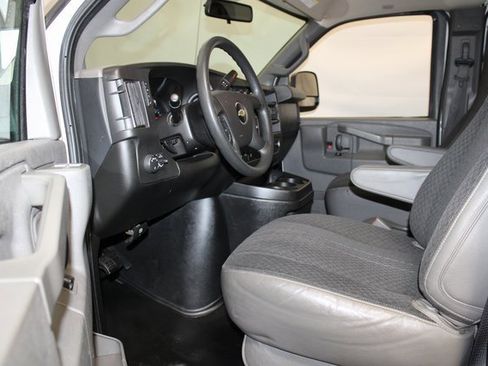 Used 2019 Chevrolet Express 2500 w/ Driver Convenience Package image 7