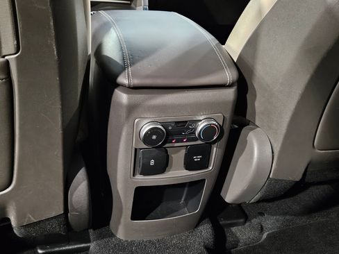 Used 2020 Ford Explorer Platinum image 38