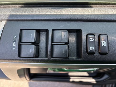 Used 2020 Toyota 4Runner SR5 AWD/4WD image 17