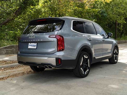 Used 2025 Kia Telluride S FWD image 9
