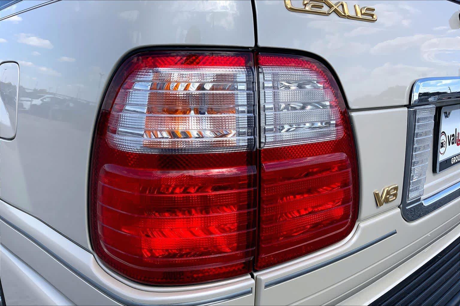 Used 2005 Lexus LX 470 4WD w/ Preferred Accessory Pkg image 27