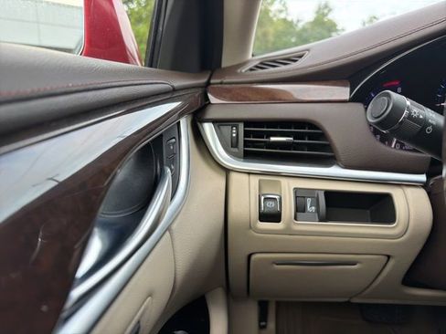 Used 2015 Cadillac XTS Luxury FWD image 12