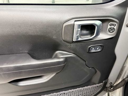 Used 2018 Jeep Wrangler Sport AWD/4WD image 15