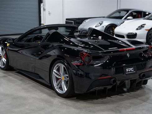 Used 2018 Ferrari 488 Spider RWD image 4