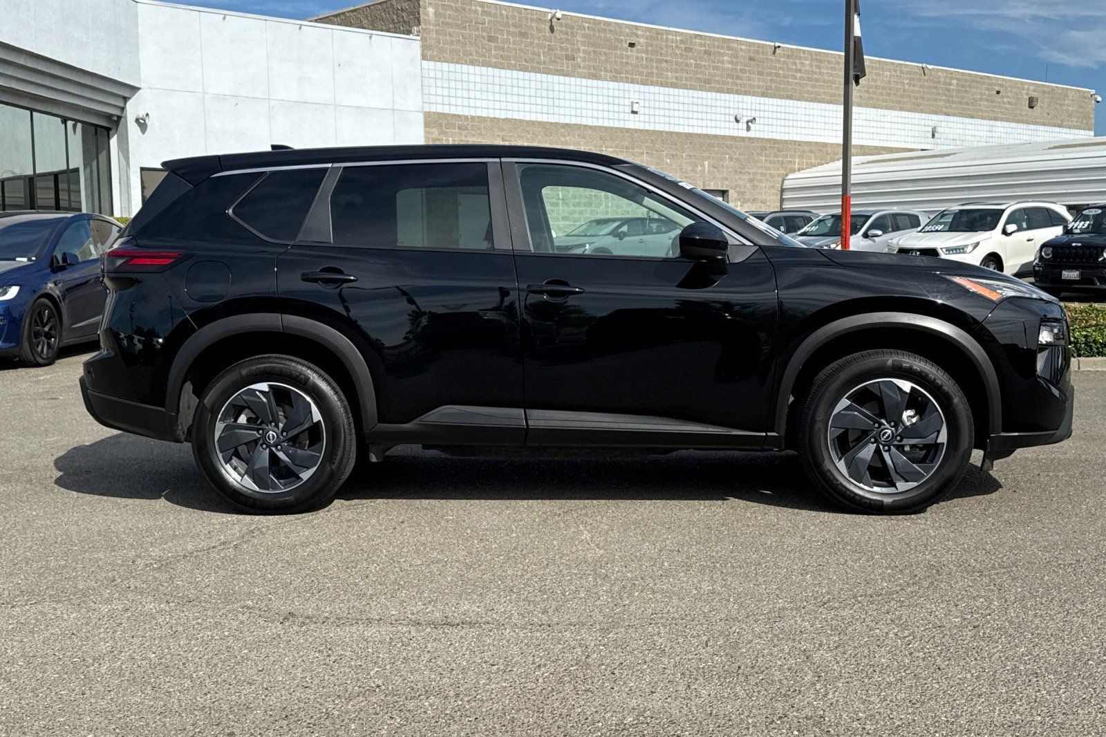 Certified 2024 Nissan Rogue SV AWD/4WD image 3