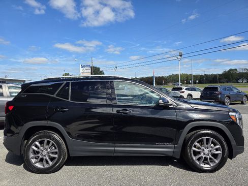 Used 2024 GMC Terrain SLT image 4