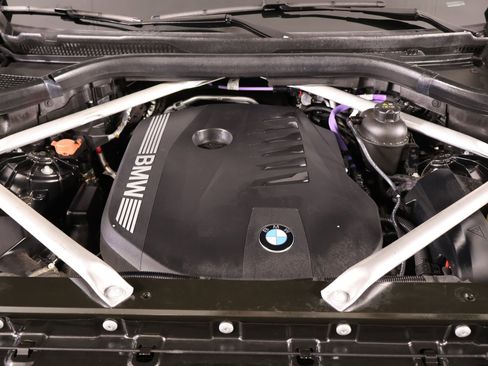 Used 2024 BMW X5 xDrive40i w/ Executive Package image 21