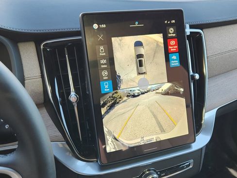 New 2026 Volvo XC90 T8 Plus w/ Protection Package Premier image 8