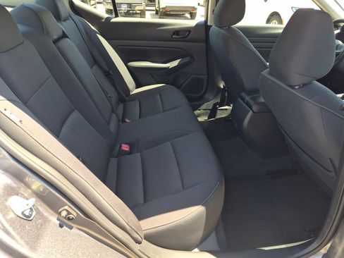 Used 2025 Nissan Altima 2.5 SV FWD image 31
