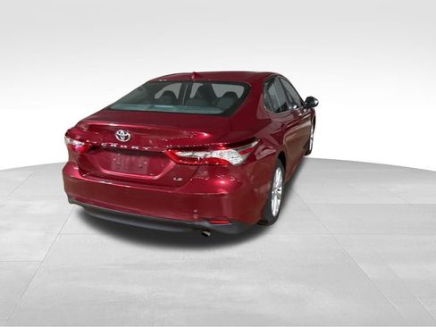 Used 2020 Toyota Camry LE image 5