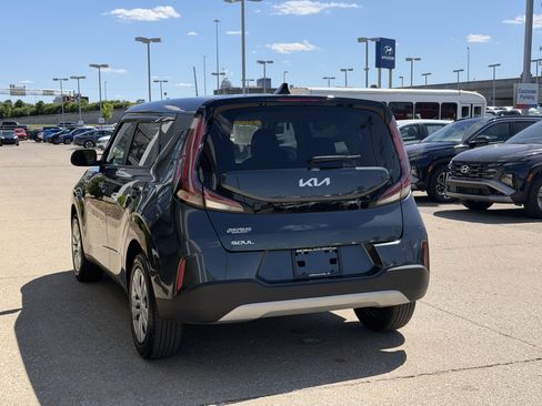 Used 2025 Kia Soul LX FWD image 7