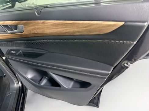 Used 2024 Volkswagen Atlas SE image 32