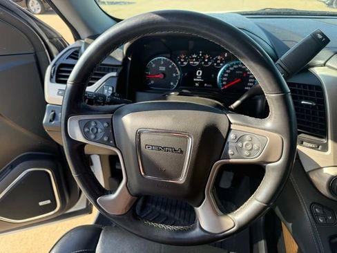 Used 2020 GMC Yukon XL Denali AWD/4WD image 13