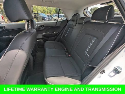 Used 2025 Hyundai Venue Limited FWD image 14