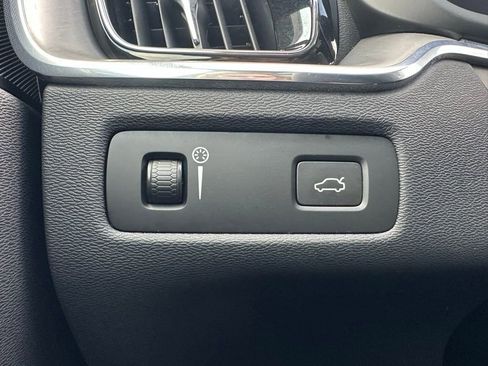 Used 2022 Volvo XC60 B5 Momentum image 14