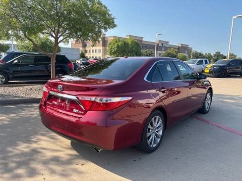 Used 2016 Toyota Camry XLE w/ Moonroof Package FWD image 5