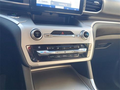 Used 2021 Ford Explorer XLT w/ Equipment Group 202A image 24