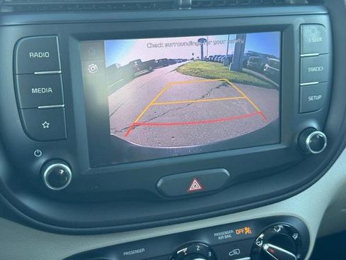 Used 2022 Kia Soul LX FWD image 17