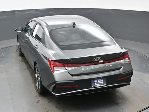 Certified 2025 Hyundai Elantra SEL image 36