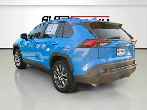 Used 2019 Toyota RAV4 XLE Premium image 5