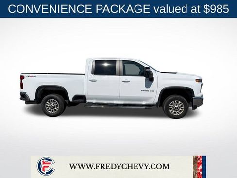 Used 2025 Chevrolet Silverado 2500 LT w/ Convenience Package AWD/4WD image 4
