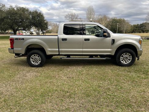 Used 2017 Ford F250 XLT w/ XLT Value Package image 12