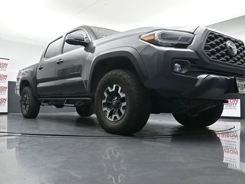 Used 2022 Toyota Tacoma TRD Off-Road AWD/4WD image 18