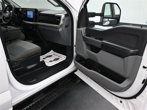 Used 2024 Ford F250 XLT image 16