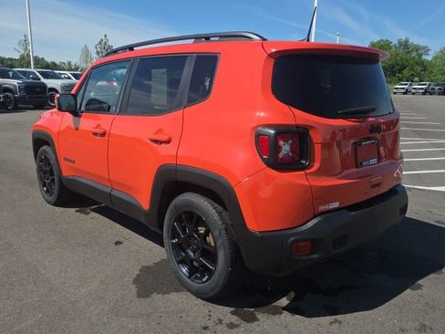 Used 2020 Jeep Renegade Altitude w/ UConnect 8.4 Nav Group FWD image 13
