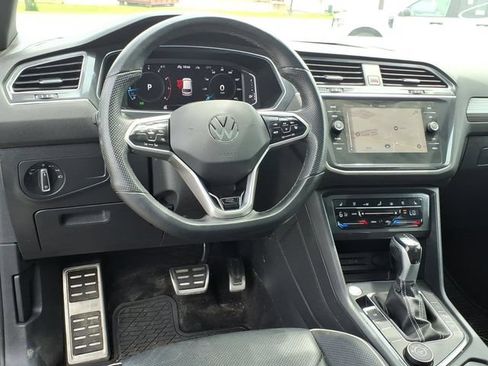 Used 2022 Volkswagen Tiguan SEL R-Line AWD/4WD image 16