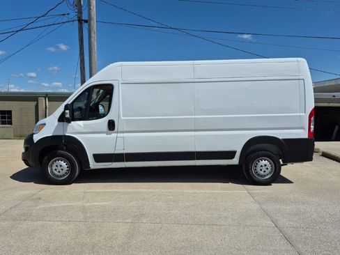 Used 2025 RAM ProMaster 2500 w/ Convenience Group FWD image 4