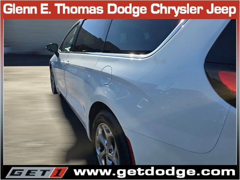Certified 2024 Chrysler Pacifica Limited image 12