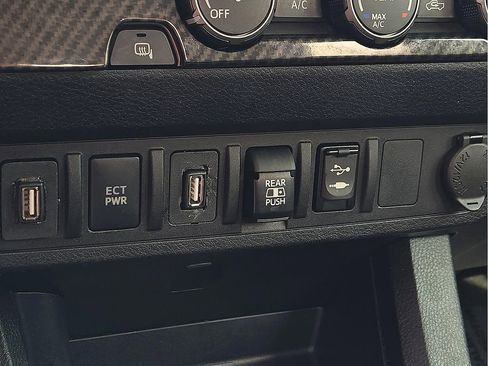 Used 2019 Toyota Tacoma SR5 image 12