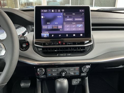 Used 2023 Jeep Compass Limited image 9