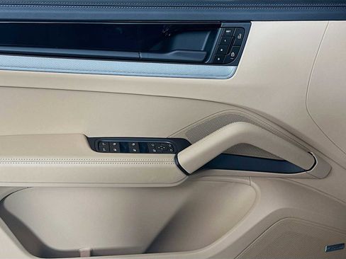 New 2026 Porsche Cayenne image 11