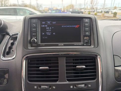 Used 2018 Dodge Grand Caravan SE w/ UConnect Hands-Free Group FWD image 22