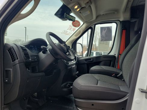 Used 2025 RAM ProMaster 2500 w/ Premium Convenience Group FWD image 6