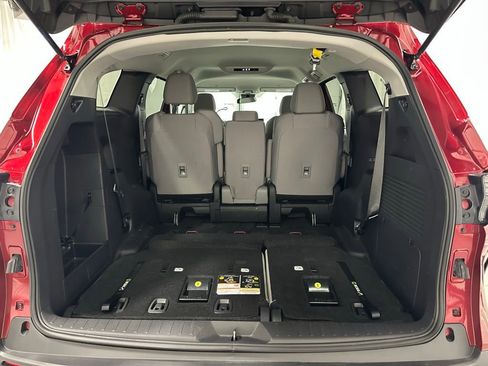 Used 2025 Toyota Sienna LE image 51