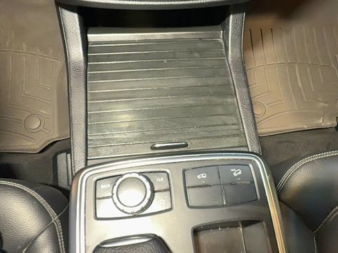 Used 2014 Mercedes-Benz GL 450 4MATIC image 25