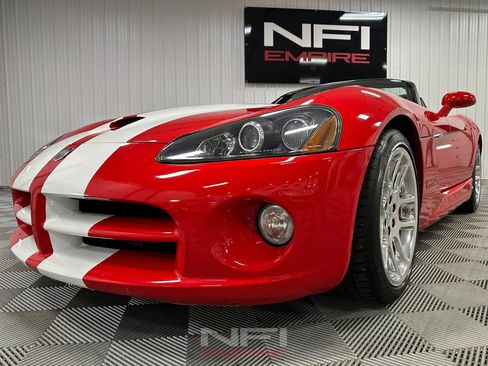 Used 2004 Dodge Viper SRT-10 image 22