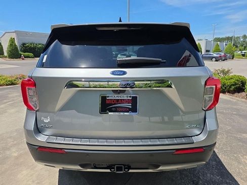 Used 2023 Ford Explorer XLT w/ Equipment Group 202A AWD/4WD image 10