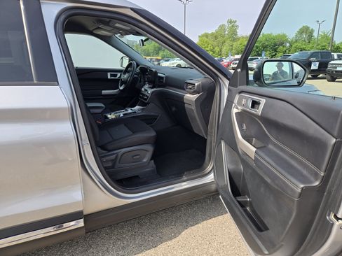 Certified 2023 Ford Explorer XLT w/ Class IV Trailer Tow Package image 16