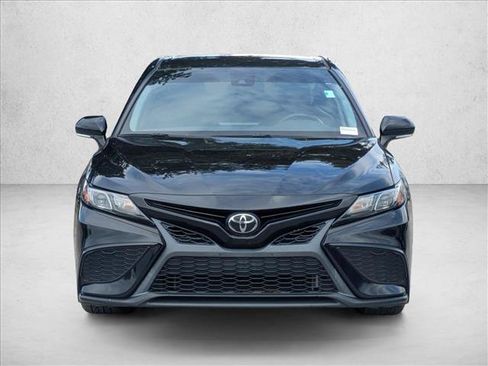 Used 2022 Toyota Camry SE FWD image 2