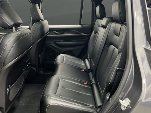 Used 2025 Jeep Grand Cherokee Limited w/ Black Appearance Package AWD/4WD image 22