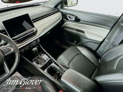 Used 2024 Jeep Compass Limited image 19