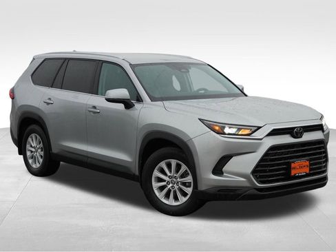 Used 2024 Toyota Grand Highlander XLE image 1