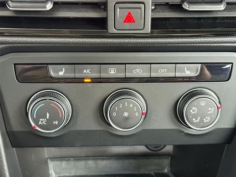 Used 2022 Volkswagen Taos SE image 15