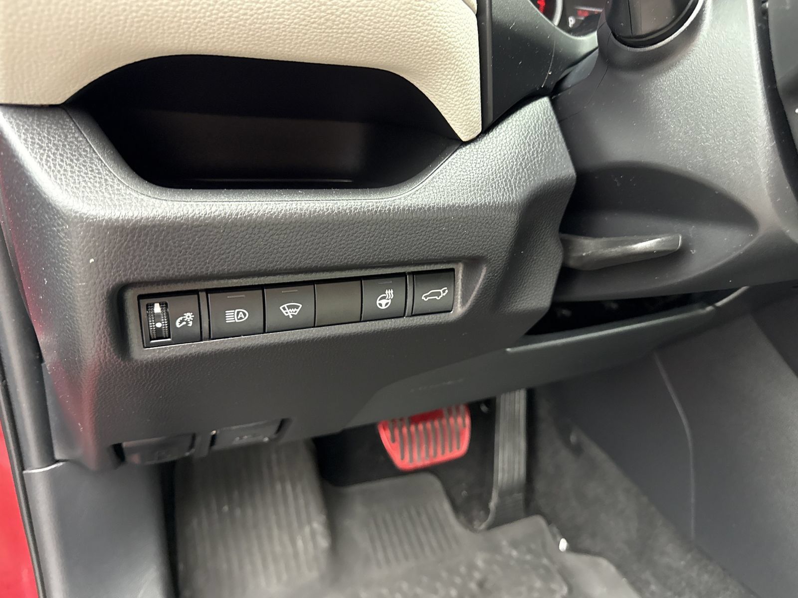 Used 2021 Toyota RAV4 XLE Premium FWD image 17