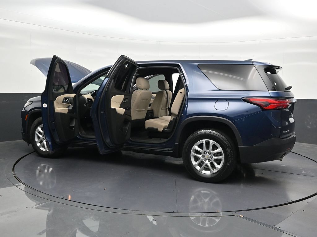 Used 2023 Chevrolet Traverse LS FWD image 36