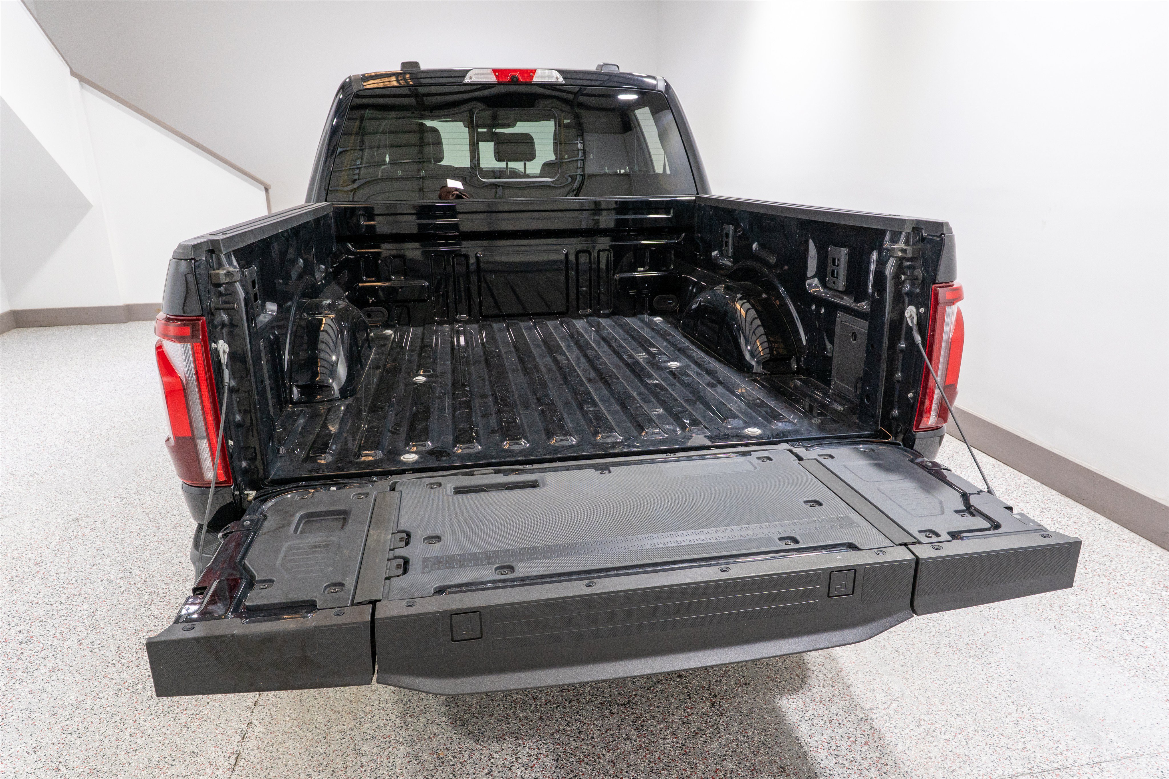 Used 2025 Ford F150 Platinum AWD/4WD image 11